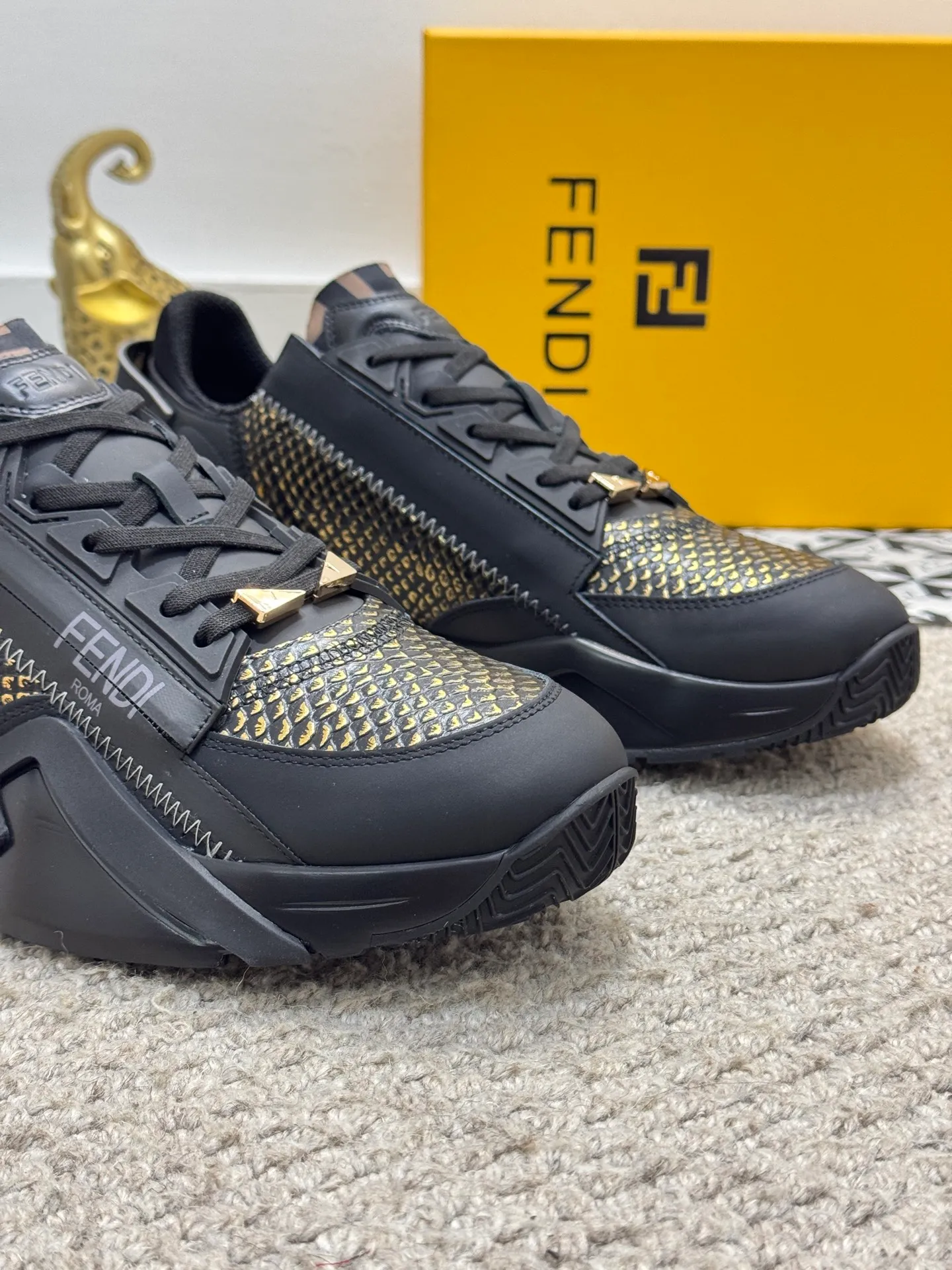 Men's men's shoes 💰520 [New style] 🦥🦥 Original quality - Fendi ◾️▫️F D🆕 Spring and summer new men's slip-on sneakers, with elastic straps, side zippers, and corrugated soles engraved with F. Embossed Fendi Flow lettering on the heel. Mixed material of high-tech fabric and black suede. FF graphic tongue. Ultra-light and wear-resistant EVA sole. Size: 38-44 (45 customized